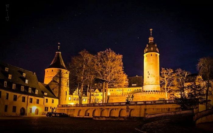 Schloss Altenburg bei Nacht